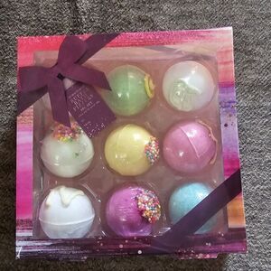 NWT 9 piece Truffle bath fizzers